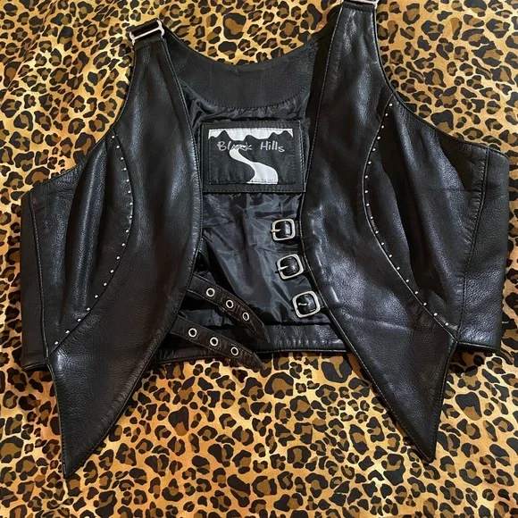 Studded leather vest ❤️ - Picture 4 of 4